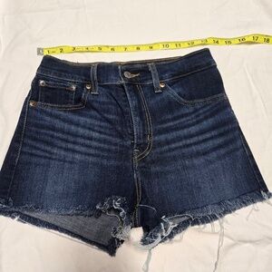 LEVIS HIGH RISE SHORTS